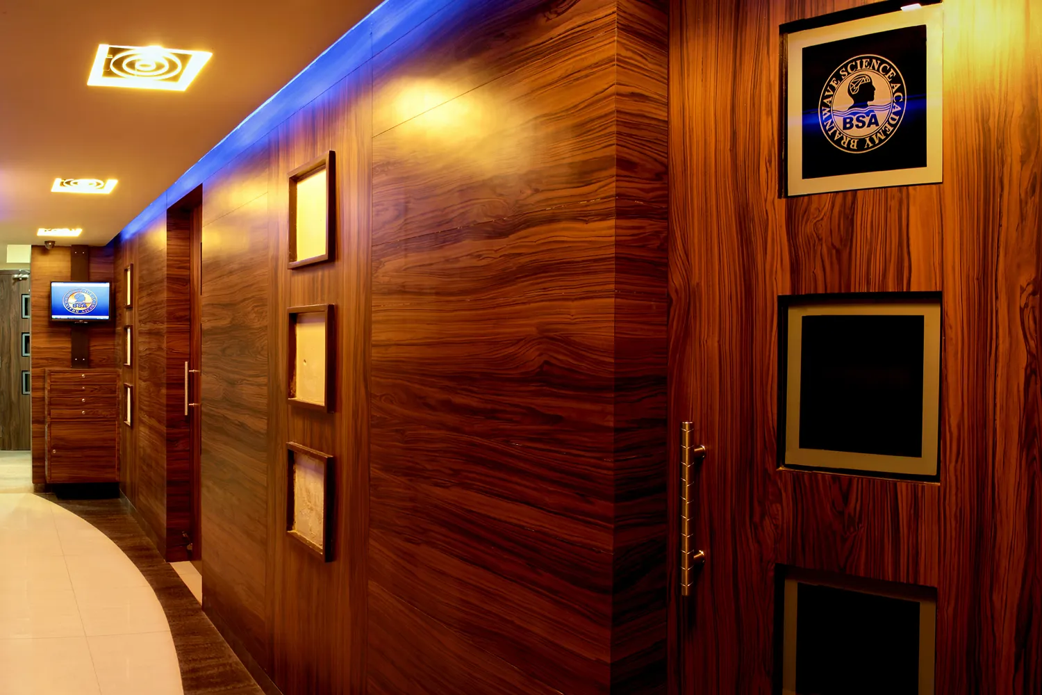 Gallery 16